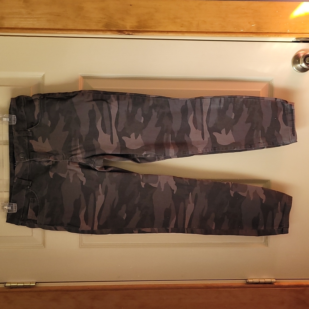 Camo skinnies
